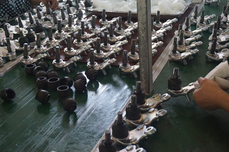 Brake pads assembly process by certified technicians